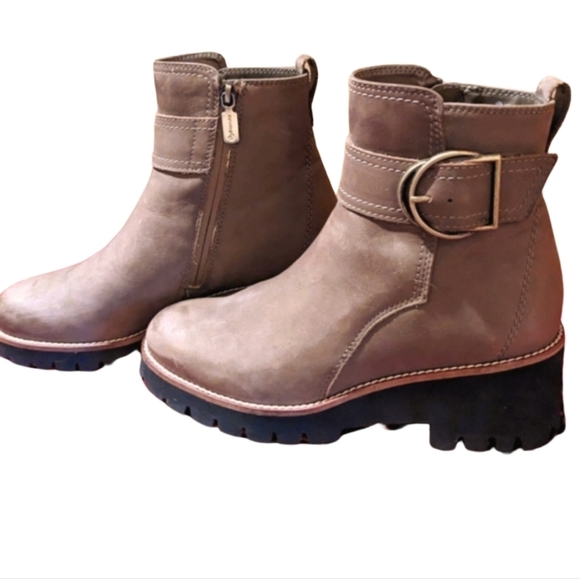 Blondo Shoes - Blondo NWOT Waterproof Leather Ankle Boots​ Sz 8.5 Side Zipper Lug Sole​​